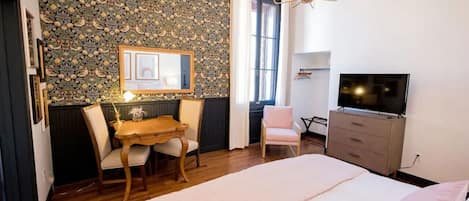 1 bedroom, desk, free WiFi, bed sheets