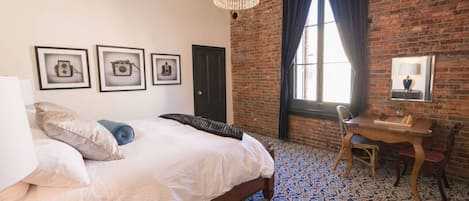 2 habitaciones, tabla de planchar con plancha y cuna de viaje