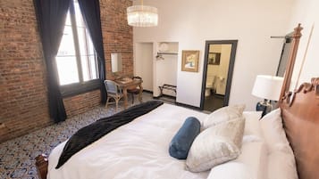 2 bedrooms, iron/ironing board, travel crib, free WiFi