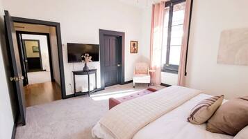 2 bedrooms, iron/ironing board, free WiFi, bed sheets