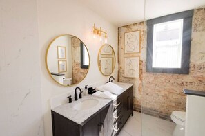 Hair dryer, towels - Speakeasy Double Room (Rm 5) (Nevada City)