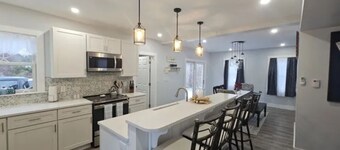 Historic Seaward Cottage Located Mins of Dock Square