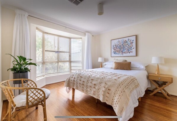 3 bedrooms, desk, iron/ironing board, travel crib