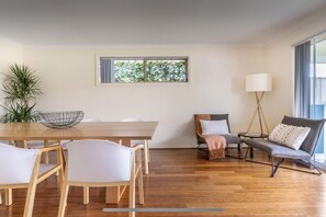 Dining - Casa Elder - Great for families and friends - 12 minutes walk to the beach.

 (Port Willunga)