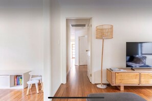 Smart TV, books - Casa Elder - Great for families and friends - 12 minutes walk to the beach.

 (Port Willunga)