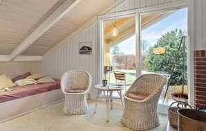 2 bedrooms, travel cot - 2 bedroom cozy home in Juelsminde (Juelsminde)