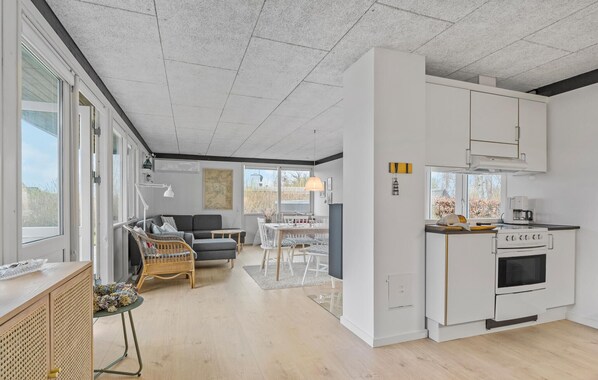 冷蔵庫、コンロ、食器洗い機、コーヒー / ティーメーカー