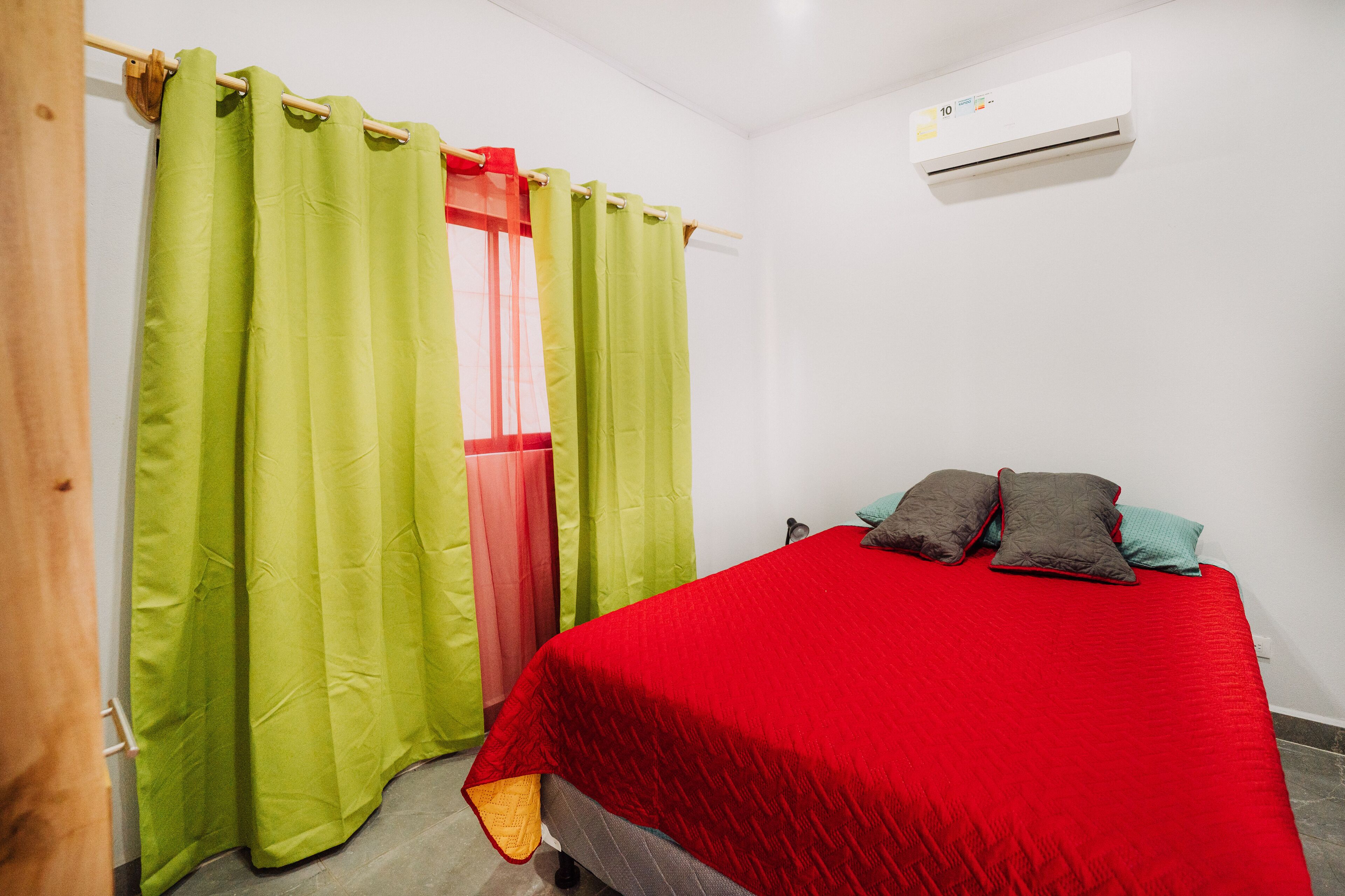 2 habitaciones, escritorio, wifi gratis y ropa de cama 