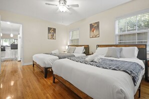 2 makuuhuonetta, työpöytä, silitysrauta/-lauta, Wi-Fi