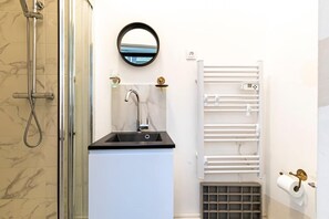 Bruser, hårtørrer, håndklæder