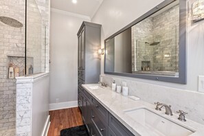 Douche, serviettes fournies
