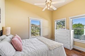 3 bedrooms, iron/ironing board, WiFi (free), bed sheets - Copper Queen's Retreat (Bisbee)