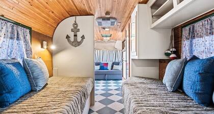 SS Mindy-A Unique Tombstone Stay