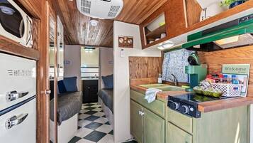 Coffee/tea maker, fridge, microwave, stovetop