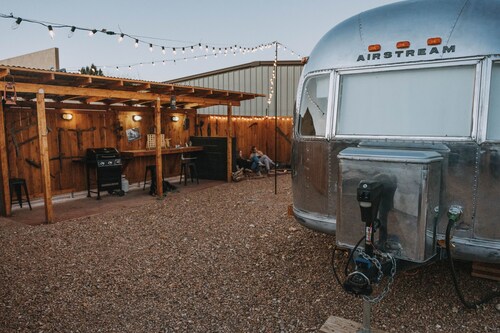 Asunto-Oma kylpyhuone suihkulla-Desert Dream Airstream