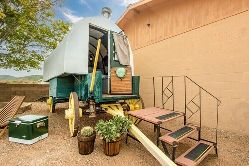 Cozy 1880 Sheepherders Wagon in Tombstone!