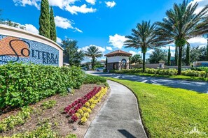 Property grounds - Huge 5 Star Resort Villa w/ Pool/Spa/Game Room Close to Disney - Newly Remodeled (Davenport)