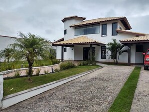 Exterior - Casa em Cond.fechado em Peruibe, 4 Suites, Piscina (Boungaiville Peruíbe)