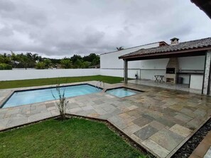 Pool - Casa em Cond.fechado em Peruibe, 4 Suites, Piscina (Boungaiville Peruíbe)