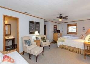 4 habitaciones, escritorio, tabla de planchar con plancha y wifi 