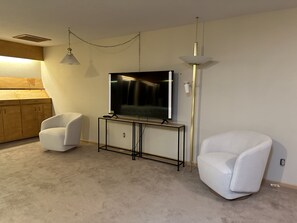 TV - 1950 time capsule  (Yakima)