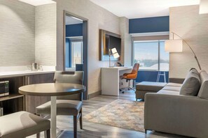 Suite, 1 très grand lit et 1 canapé-lit, non-fumeur