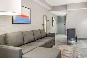 Suite, 1 très grand lit et 1 canapé-lit, non-fumeur