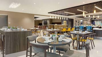 Desayuno a la carta todos los días (con cargo)