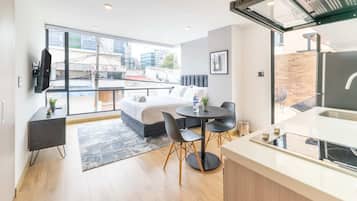 Apartment (201) | 1 bedroom, premium bedding, iron/ironing board, free WiFi