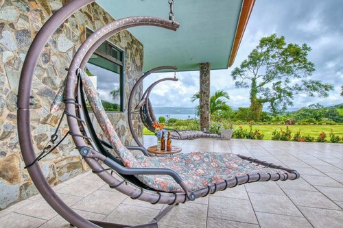 Lake View Villa with 3 Full Suites