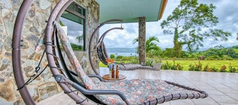 Lake View Villa with 3 Full Suites