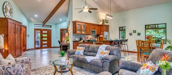 Spectacular Views! 3 Primary Suites & Hot Tub!