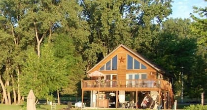 Beautiful Riverfront Home on the Mississippi!
The Cabin @ Paint Rock