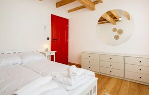 2 bedrooms, free WiFi - Stunning home in Rowy with WiFi (Rowy)