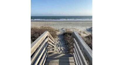 Whale Yeah! Ocean Views and Private Beach Access