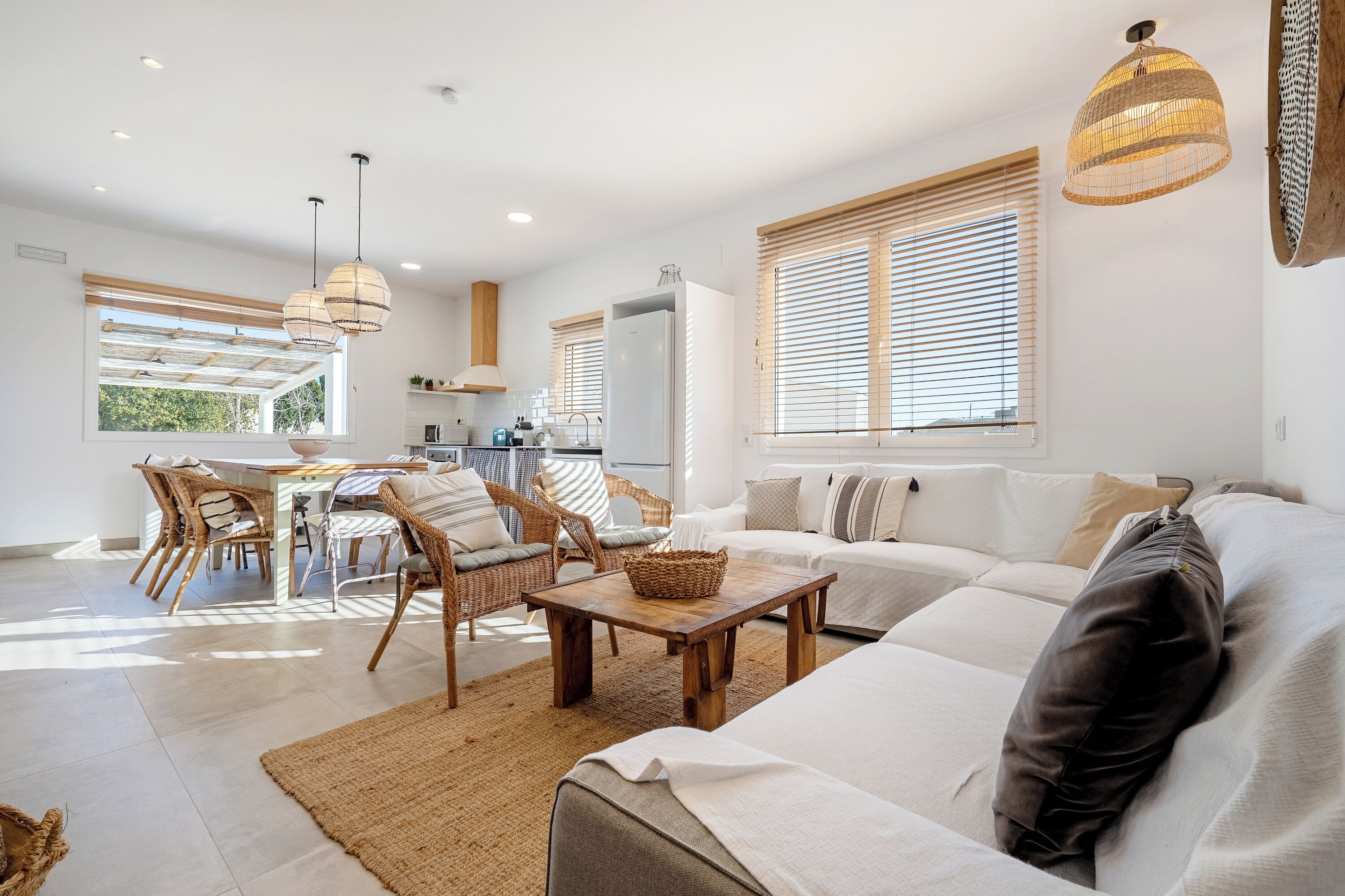 Televisión y chimenea 