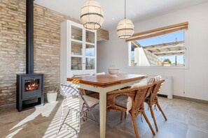 Dining - Holiday Home 'Mas Midó' with Mountain View, Wi-Fi and Air Conditioning (Sant Jaume d'Enveja)