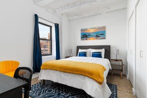 1 dormitorio, escritorio, tabla de planchar con plancha y wifi