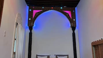 6 bedrooms, WiFi, bed sheets