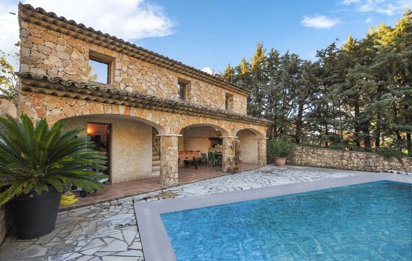 Pool - Lovely home in Saint-Vallier-de-Thiey (Saint-Vallier-de-Thiey)