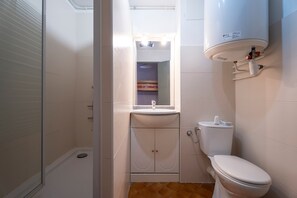 Shower - Studio for 4 People with Balcony, 10 Minutes from the Beach, in the Heart of the Village (Saint-Mandrier-sur-Mer)