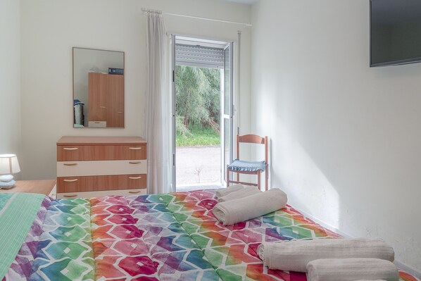 1 soverom, strykejern/-brett og sengetøy