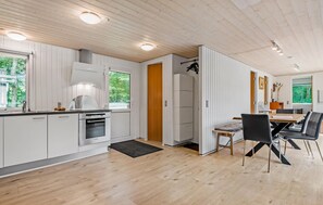 Kühlschrank, Mikrowelle, Herdplatte, Geschirrspüler