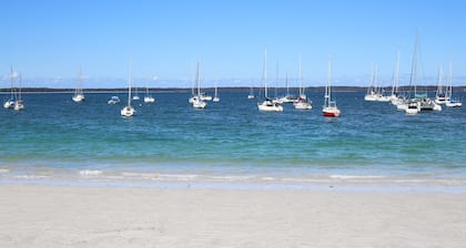 The Coast Beach - Pet Friendly - 2 Mins Walk to Bay