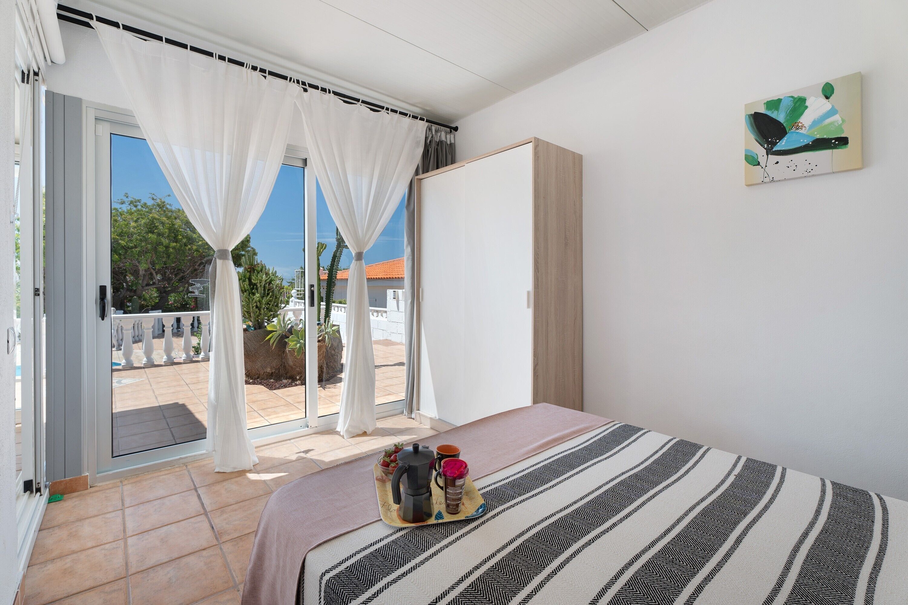 3 bedrooms, iron/ironing board, free WiFi, bed sheets