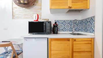 Frigorifero, microonde, forno, macchina per tè/caffè