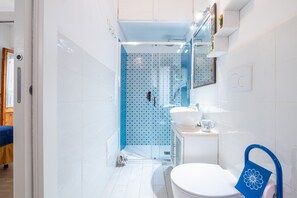 Dusch, hårtork och handdukar