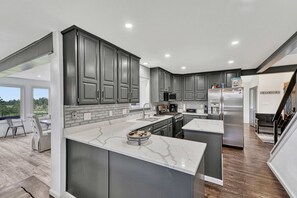 Fridge, microwave, oven, stovetop - Retreat with Pikes Peak Views in Black Forest Colorado Springs (Colorado Springs)