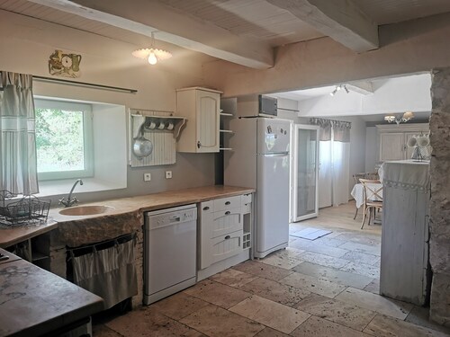 Cottage 'Gite De Caractère, Piscine Et Vue' with Private Pool, Private Terrace and Wi-Fi