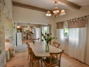 Dining - Charming Gîte in Fargues (Prayssac/Montcuq) with Pool & Spa (BAGAT EN QUERCY)
